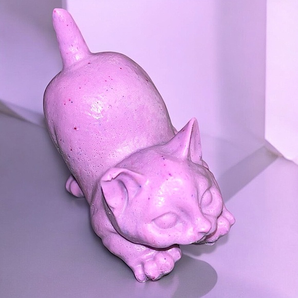 Lavender 3D kitten handmade soap withh real lavender 2x1 inch 2oz donkey milk - Picture 1 of 4